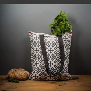 Lina maisiņš ar etnogrāfiskiem rakstiem