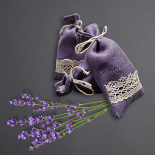 Lavandas ziedi lina maisiņā – 20 g (lielais) | violetais ar mežģīni